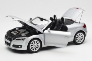 Audi TT 8J Roadster ライトシルバー Minichamps 1:18 5010500515 メタル - 画像 2/8