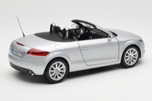 Audi TT 8J Roadster ライトシルバー Minichamps 1:18 5010500515 メタル - 画像 3/8