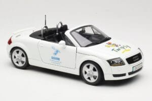 Audi TT 8N カブリオレ ホワイト Maisto 1:18 56065 メタル - 画像 6/8