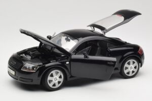 Audi TT 8N ブラック Revell 1:18 08953 メタル - 画像 2/8
