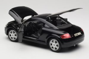 Audi TT 8N ブラック Revell 1:18 08953 メタル - 画像 5/8