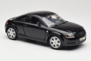 Audi TT 8N ブラック Revell 1:18 08953 メタル - 画像 6/8