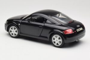 Audi TT 8N ブラック Revell 1:18 08953 メタル - 画像 7/8