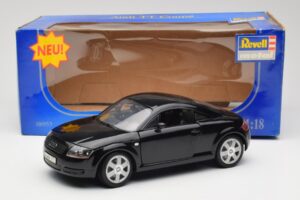 Audi TT 8N ブラック Revell 1:18 08953 メタル - 画像 8/8
