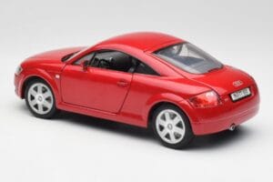 Audi TT 8N クーペ レッド Revell 1:18 89909092 メタル - 画像 7/8