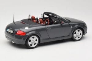 Audi TT 8N Roadster グレー Maisto 1:18 50346 メタル - 画像 3/8
