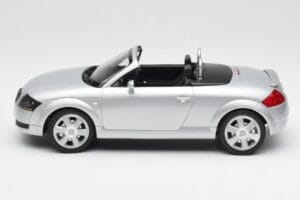 Audi TT 8N Roadster Silver Metallic Minichamps 1:18 155017031 メタル - 画像 3/6
