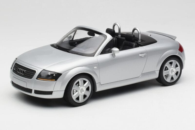Audi TT 8N Roadster Silver Metallic Minichamps 1:18 155017031 メタル