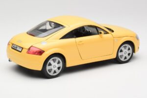Audi TT 8N イエロー Revell 1:18 08954-M1 メタル - 画像 3/8