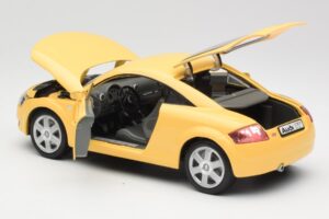 Audi TT 8N イエロー Revell 1:18 08954-M1 メタル - 画像 5/8