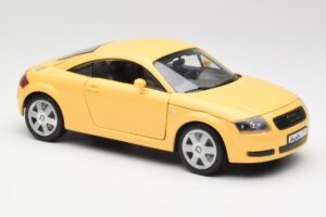 Audi TT 8N イエロー Revell 1:18 08954-M1 メタル - 画像 6/8