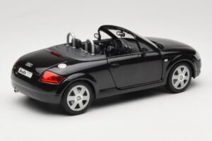 Audi TT 8N ロードスター ブラック Revell 1:18 08980 メタル - 画像 3/8