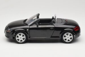 Audi TT 8N ロードスター ブラック Revell 1:18 08980 メタル - 画像 4/8