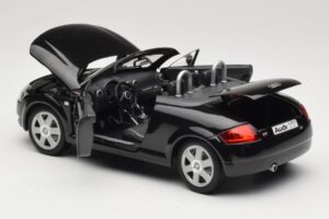Audi TT 8N ロードスター ブラック Revell 1:18 08980 メタル - 画像 5/8