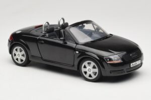 Audi TT 8N ロードスター ブラック Revell 1:18 08980 メタル - 画像 6/8