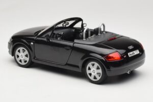 Audi TT 8N ロードスター ブラック Revell 1:18 08980 メタル - 画像 7/8