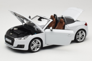 Audi TT 8S Roadster Glacier White Minichamps 1:18 5011400515 メタル - 画像 2/8