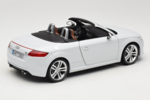 Audi TT 8S Roadster Glacier White Minichamps 1:18 5011400515 メタル - 画像 3/8