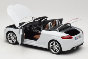 Audi TT 8S Roadster Glacier White Minichamps 1:18 5011400515 メタル - 画像 5/8