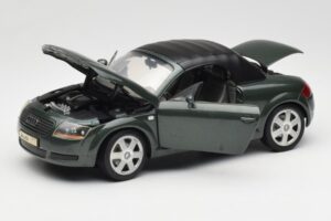 Audi TT 8N ロードスター グリーン Revell 1:18 08979 メタル - 画像 2/8