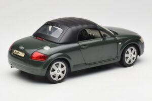 Audi TT 8N ロードスター グリーン Revell 1:18 08979 メタル - 画像 3/8