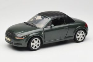 Audi TT 8N ロードスター グリーン Revell 1:18 8979 メタル