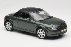 Audi TT 8N ロードスター グリーン Revell 1:18 08979 メタル - 画像 6/8