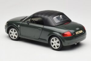 Audi TT 8N ロードスター グリーン Revell 1:18 08979 メタル - 画像 7/8