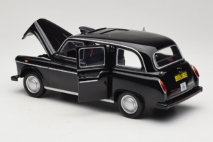 Austin FX4 London Taxi ブラック Minichamps 1:18 180136000 メタル - 画像 5/8