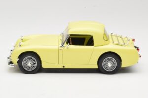 Austin-Healey Sprite Mk1 イエロー Revell 1:18 08835 メタル - 画像 4/8
