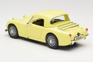 Austin-Healey Sprite Mk1 イエロー Revell 1:18 08835 メタル - 画像 7/8