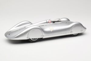 Auto Union Type C Streamliner #72 B. Rosemeyer World Record 1937 Revell 1:18 08420 メタル - 画像 2/6