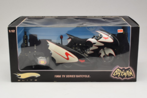 Batcycle & Sidecar Batman TV Series Hot Wheels 1:18 R0006 メタル - 画像 2/2