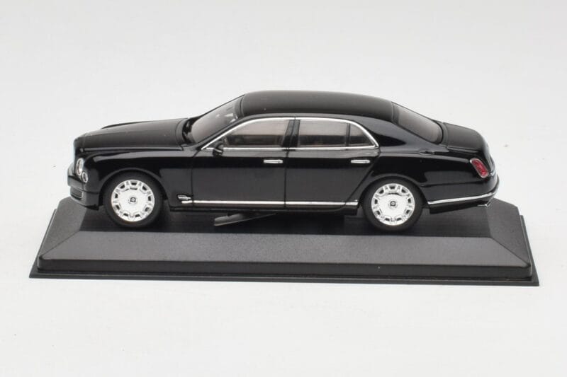 Bentley Mulsanne ブラック Minichamps 1:43 436139900 メタル