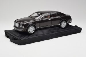 Bentley Mulsanne バーントオーク Minichamps 1:18 100139905 メタル