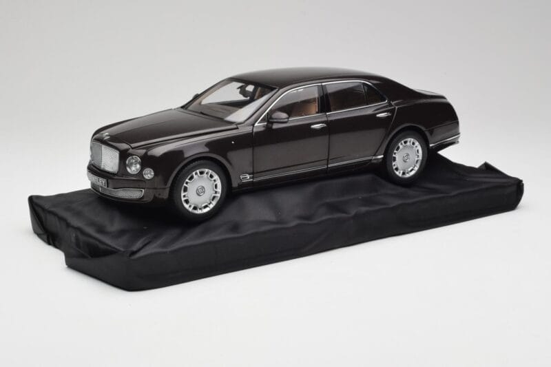Bentley Mulsanne バーントオーク Minichamps 1:18 100139905 メタル