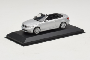 BMW 1-Series E88 カブリオレ Titan Silver Minichamps 1:43 80420427037-R1 メタル - 画像 2/5