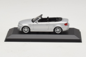 BMW 1-Series E88 カブリオレ Titan Silver Minichamps 1:43 80420427037-R1 メタル