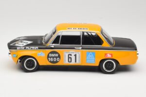 BMW 1600-2 BMW Alpina #61 R. Herzog / N. Lauda DNF 6 Hours Nurburgring 1970 Minichamps 1:18 155702661 メタル - 画像 3/6
