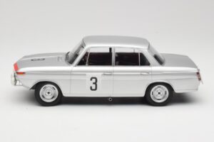 BMW 1800 TiSA #3 D. Glemser / J. Ickx 24 Hours of Spa 1965 Minichamps 1:18 155652903 メタル - 画像 3/6