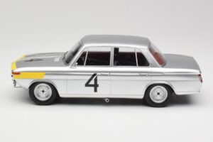 BMW 1800 TiSA #4 J. Ickx / J. van Ophem 24 Hours of Spa 1965 Winners Minichamps 1:18 107652504 レジン - 画像 3/6