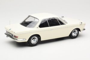 BMW 2000 CS Coupe クリーム KK-Scale 1:18 KKDC180121 メタル - 画像 2/6