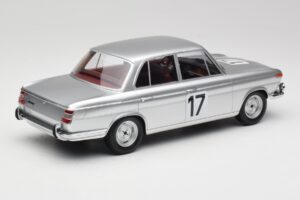 BMW 2000 Ti #17 J. Ickx / H. Hahne 24 Hours of Spa 1966 Winners Minichamps 1:18 107662517 レジン - 画像 2/6