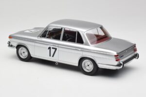 BMW 2000 Ti #17 J. Ickx / H. Hahne 24 Hours of Spa 1966 Winners Minichamps 1:18 107662517 レジン - 画像 5/6