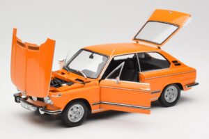 BMW 2000 Tii Touring オレンジ Minichamps 1:18 80430145824 メタル - 画像 2/8