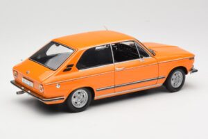 BMW 2000 Tii Touring オレンジ Minichamps 1:18 80430145824 メタル - 画像 3/8