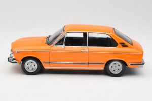 BMW 2000 Tii Touring オレンジ Minichamps 1:18 80430145824 メタル - 画像 4/8