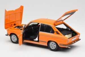 BMW 2000 Tii Touring オレンジ Minichamps 1:18 80430145824 メタル - 画像 5/8