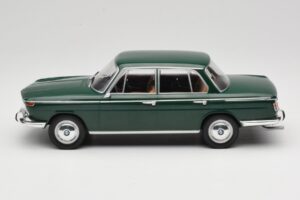 BMW 2000 121 グリーン MCG 1:18 MCG18542 メタル - 画像 3/6