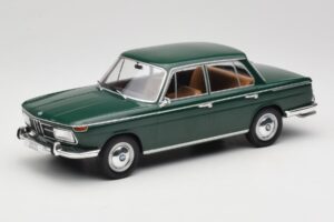 BMW 2000 121 グリーン MCG 1:18 MCG18542 メタル